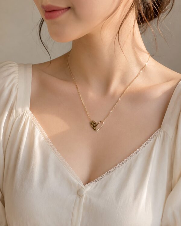 01CH0150(2) Mother-of-Pearl Heart Necklace