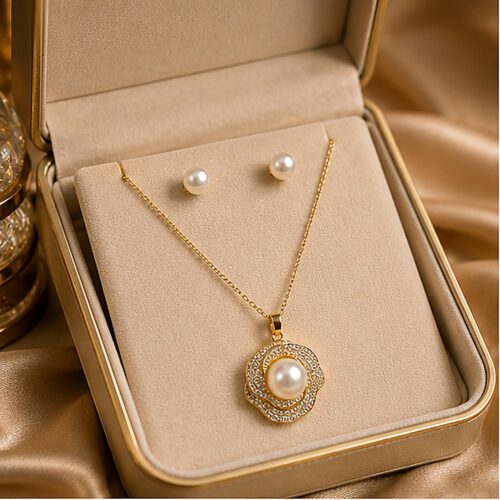 01CS0250 Classic Halo Pearl Set