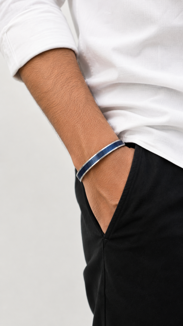 01KA0300(2) Cobalt Mesh Inlay Cuff