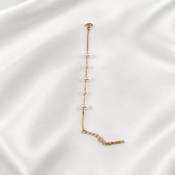 02BR0300 Five Pearl Station Bracelet