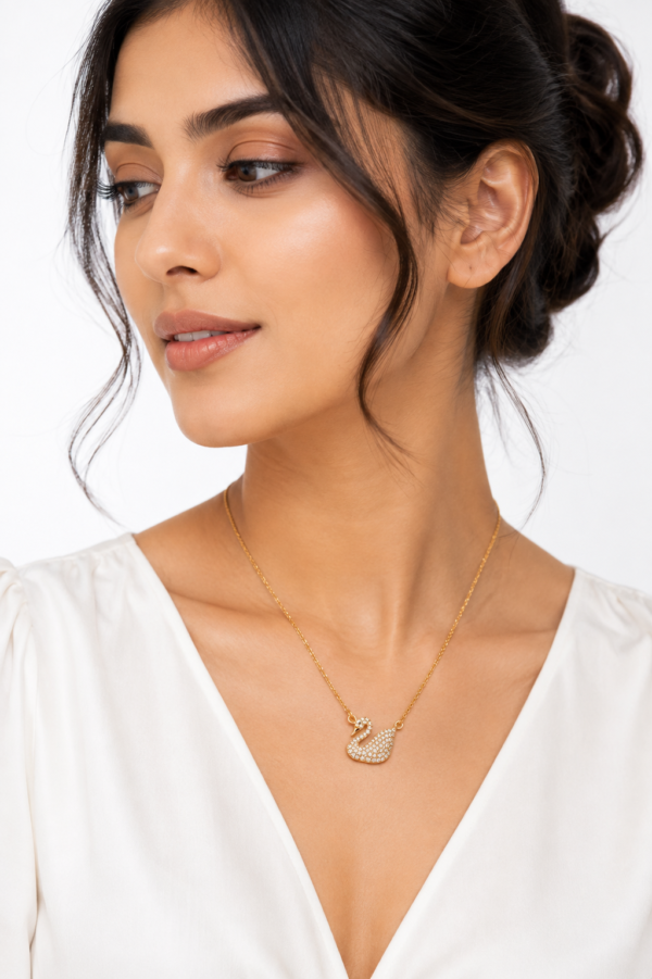 02CH0300(2) Crystal Swan Necklace