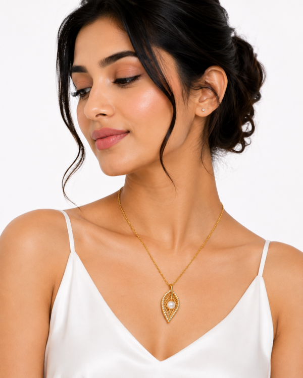 02CH0350(2) Pearl Leaf Necklace