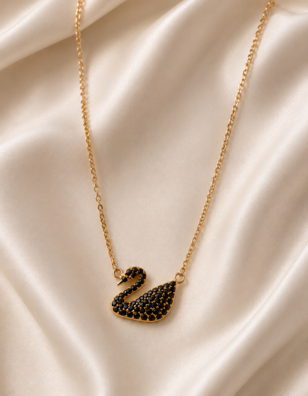 03CH0300 Midnight Swan Necklace