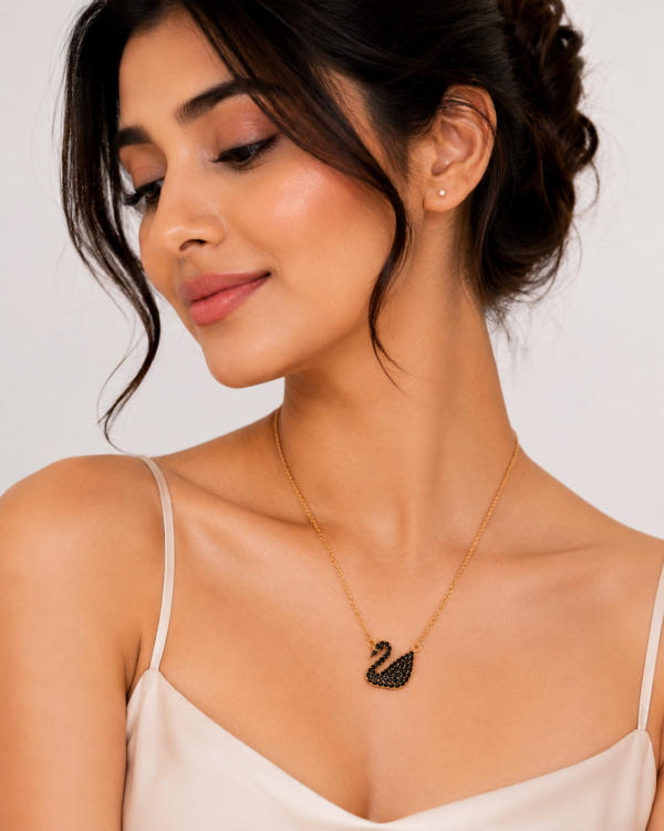 03CH0300(2) Midnight Swan Necklace