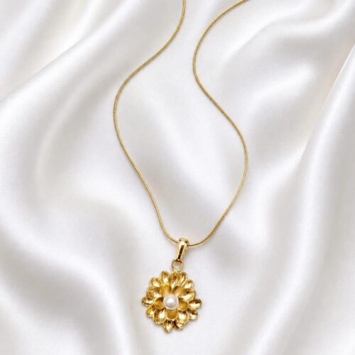 Petal Pearl Snake Chain