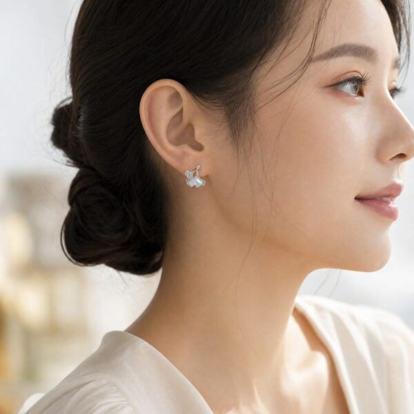 04ST0320(2) Mother-of-Pearl Ginkgo Studs