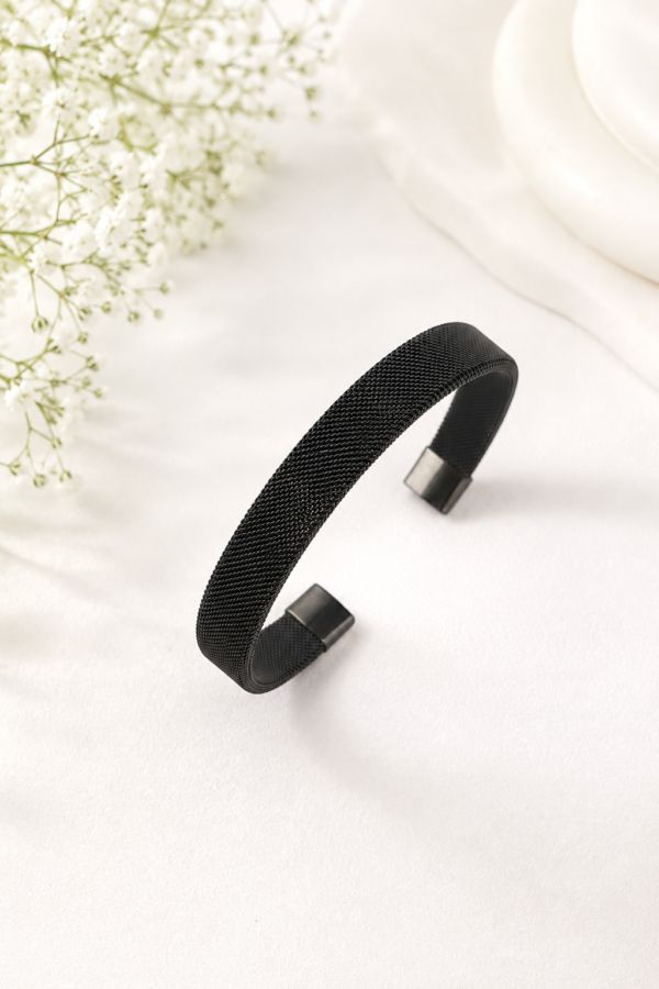 08KA0250 Midnight Onyx Mesh Cuff