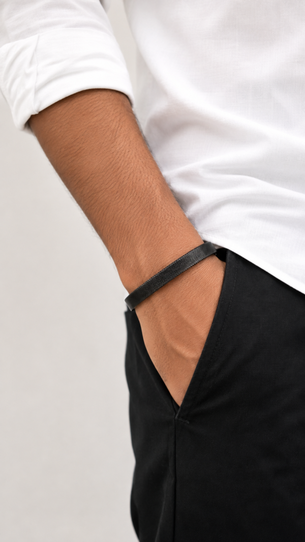 08KA0250(2) Midnight Onyx Mesh Cuff