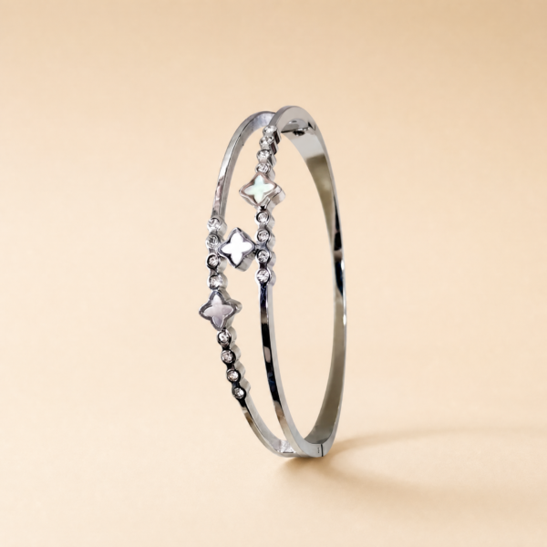 29KA0500 Silver Star Charm Bangle