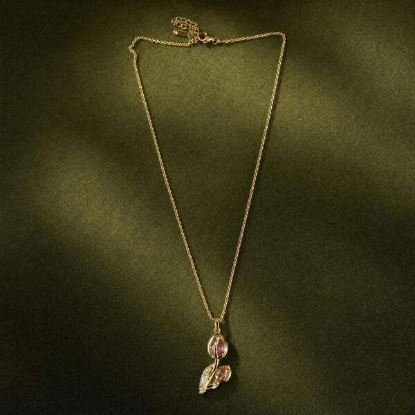 Delicate Leaf Pendant Necklace