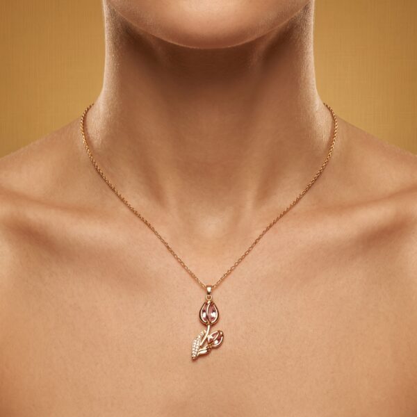Delicate Leaf Pendant Necklace