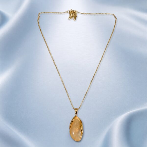 Warm Amber-Style Oval Necklace