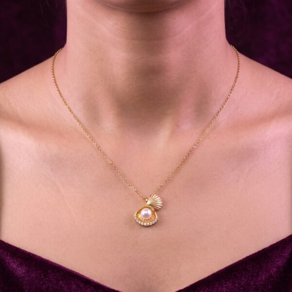 Simple Round Pendant Necklace